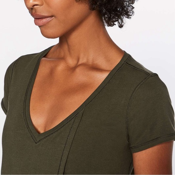 Lululemon Knot A Problem Tee in Dark Olive - Picture 3 of 10